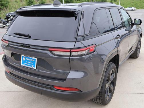 Baltic Gray Metallic Clearcoat 2023 Jeep Grand Cherokee Altitude