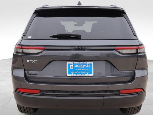 Baltic Gray Metallic Clearcoat 2023 Jeep Grand Cherokee Altitude