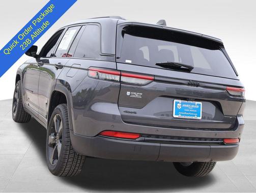 Baltic Gray Metallic Clearcoat 2023 Jeep Grand Cherokee Altitude