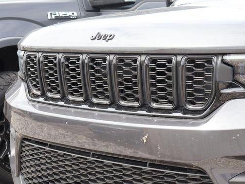 Baltic Gray Metallic Clearcoat 2023 Jeep Grand Cherokee Altitude