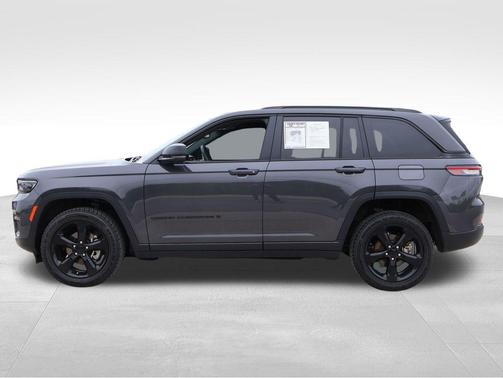 Baltic Gray Metallic Clearcoat 2023 Jeep Grand Cherokee Altitude