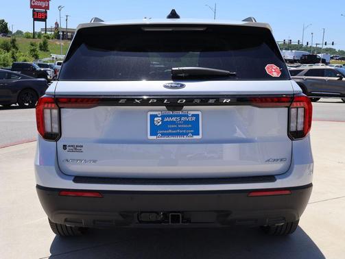 Space White Metallic 2026 Ford Explorer Active w/200A Pkg