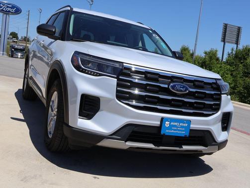Space White Metallic 2026 Ford Explorer Active w/200A Pkg