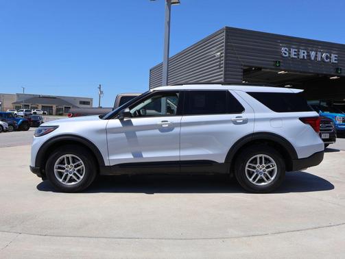 Space White Metallic 2026 Ford Explorer Active w/200A Pkg