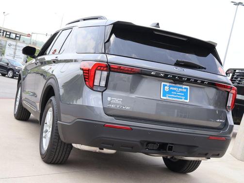 Carbonized Gray Metallic 2026 Ford Explorer Active