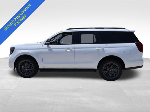 Star White Metallic Tri-Coat 2026 Ford Expedition Platinum