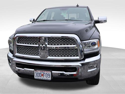 Brilliant Black Crystal Pearlcoat 2016 RAM 2500 Laramie