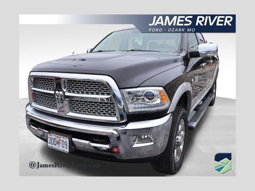 Brilliant Black Crystal Pearlcoat 2016 RAM 2500 Laramie