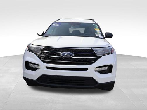 Star White Metallic Tri-Coat 2023 Ford Explorer XLT