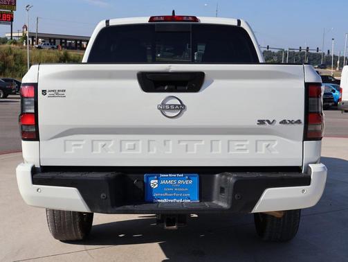 2024 Nissan Frontier SV