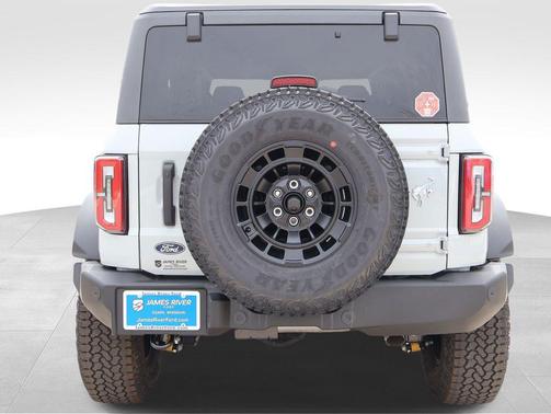 Avalanche Gray 2026 Ford Bronco Outer Banks