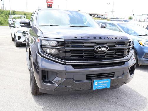 Dark Matter Gray Metallic 2026 Ford Expedition Max Platinum