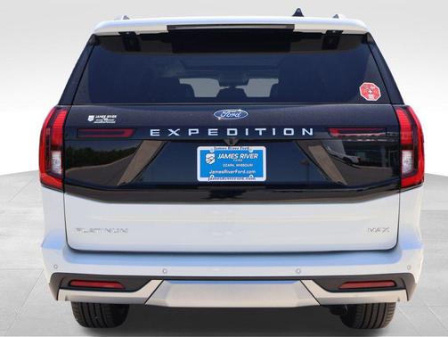 Star White Metallic Tri-Coat 2026 Ford Expedition Max Platinum