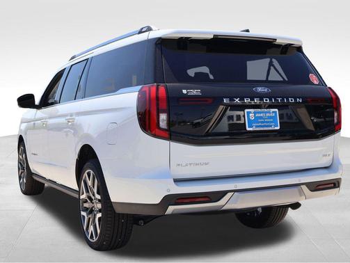 Star White Metallic Tri-Coat 2026 Ford Expedition Max Platinum
