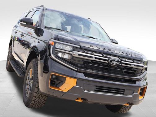 Agate Black Metallic 2026 Ford Expedition Tremor