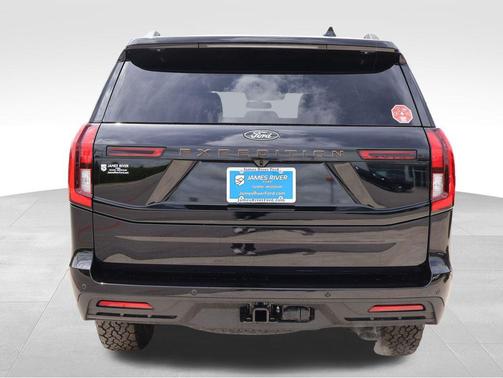 Agate Black Metallic 2026 Ford Expedition Tremor