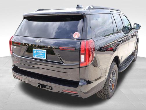 Agate Black Metallic 2026 Ford Expedition Tremor