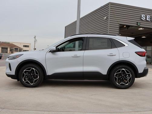 2026 Ford Escape Platinum