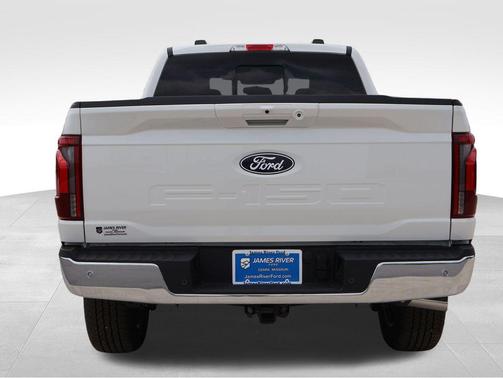Star White Metallic Tri-Coat 2026 Ford F-150 Lariat