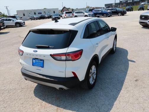 Star White Metallic Tri-Coat 2022 Ford Escape SE