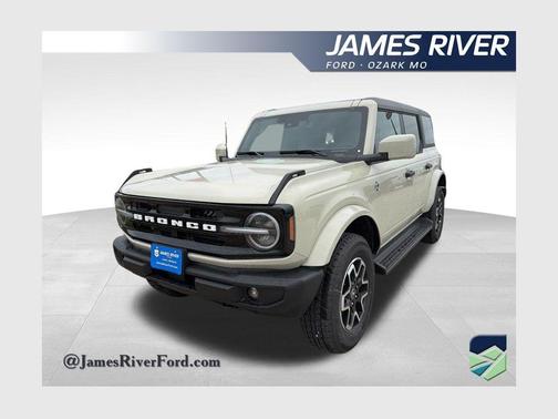 Desert Sand 2026 Ford Bronco Outer Banks