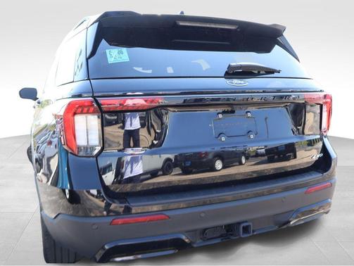 Black Metallic 2025 Ford Explorer ST-Line