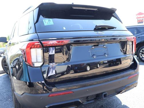 Black Metallic 2025 Ford Explorer ST-Line