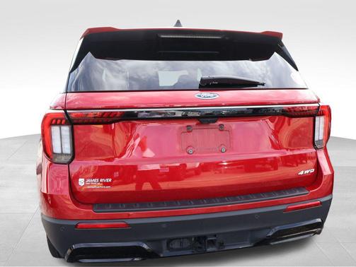 Rapid Red Metallic Tinted Clearcoat 2025 Ford Explorer ST-Line