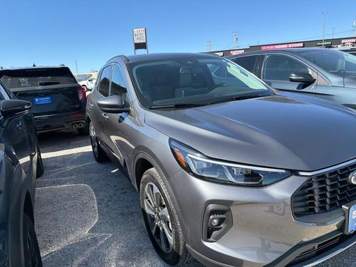 2025 Ford Escape Platinum