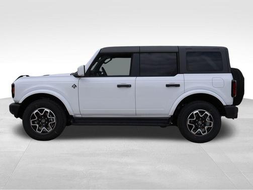 Oxford White 2026 Ford Bronco Outer Banks