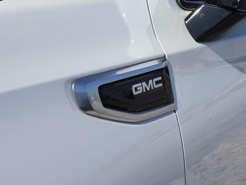 White Frost Tricoat 2023 GMC Yukon XL Denali