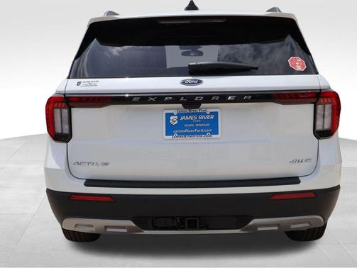 Star White Metallic Tri-Coat 2026 Ford Explorer Active