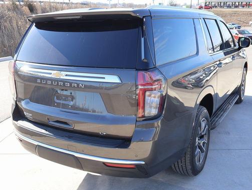 2021 Chevrolet Suburban LT