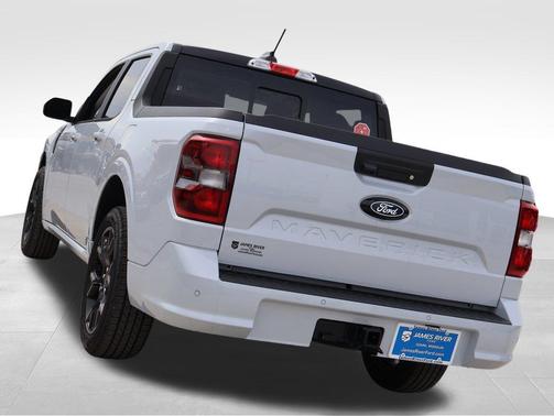 Space White Metallic 2026 Ford Maverick Lobo