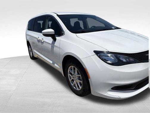 Bright White Clearcoat 2023 Chrysler Voyager LX