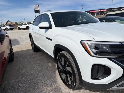 2025 Volkswagen Atlas Cross Sport 2.0T SE w/Technology