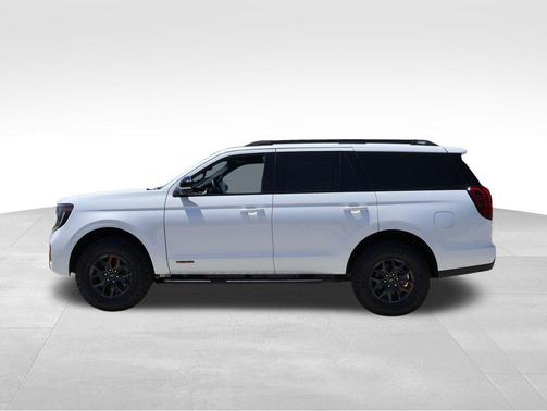 Star White Metallic Tri-Coat 2026 Ford Expedition Tremor