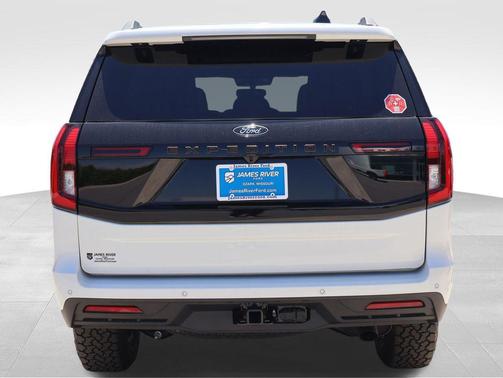 Star White Metallic Tri-Coat 2026 Ford Expedition Tremor