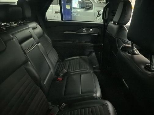 White Metallic 2025 Ford Explorer ST-Line