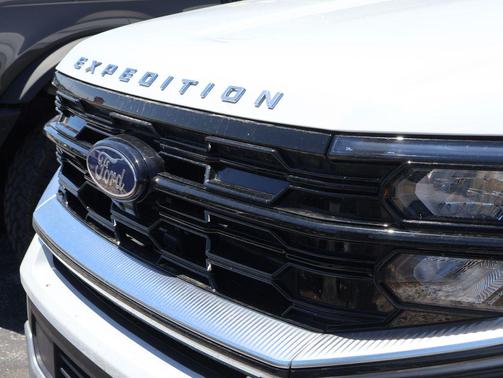 Oxford White 2025 Ford Expedition Max Platinum