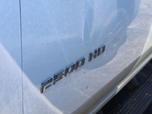 Summit White 2024 Chevrolet Silverado 2500 Custom