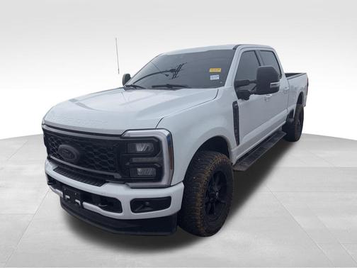 Oxford White 2025 Ford F-250 XLT