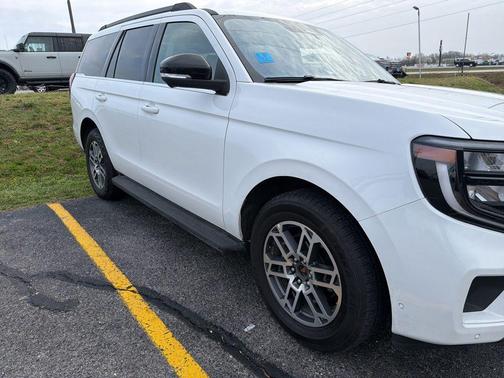 2025 Ford Expedition Active