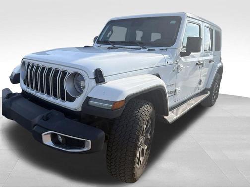 Bright White Clearcoat 2024 Jeep Wrangler 4-Door Sahara 4x4