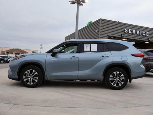 2021 Toyota Highlander Hybrid XLE