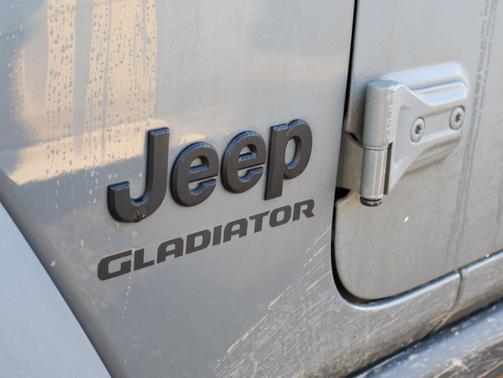 2021 Jeep Gladiator Willys 4x4