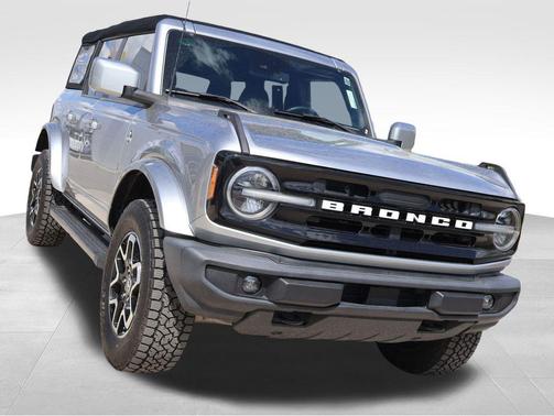 Iconic Silver Metallic 2024 Ford Bronco Outer Banks