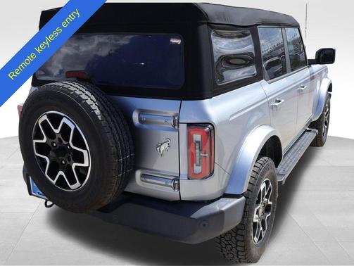 Iconic Silver Metallic 2024 Ford Bronco Outer Banks