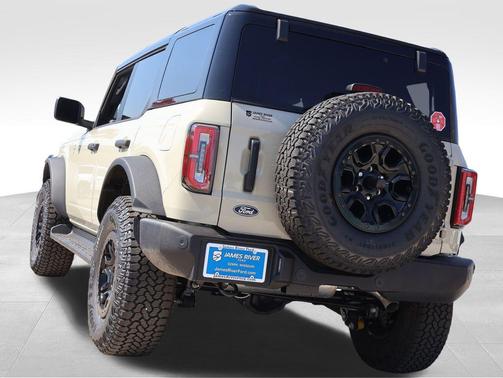 Desert Sand 2026 Ford Bronco Outer Banks