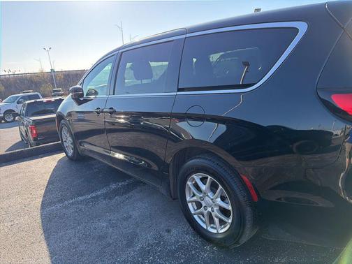 2025 Chrysler Pacifica L